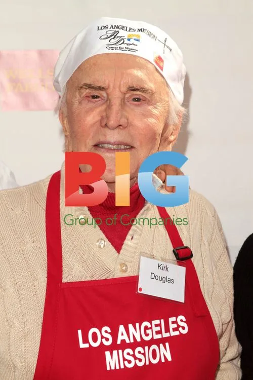 Kirk Douglas Serves Thanksgiving Meal to Homeless
