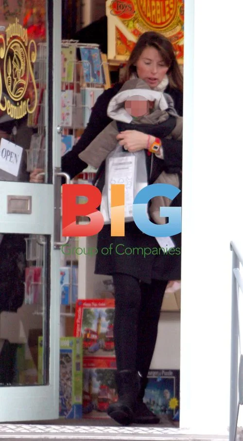 Jools Oliver and Baby Buddy Christmas Shopping