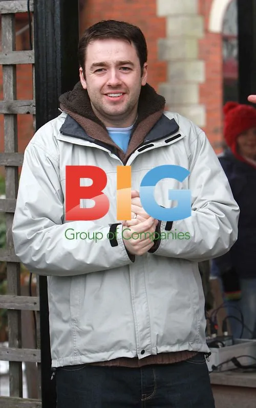 Jason Manford Opens Fun Walk for Manchester Children's Hospital