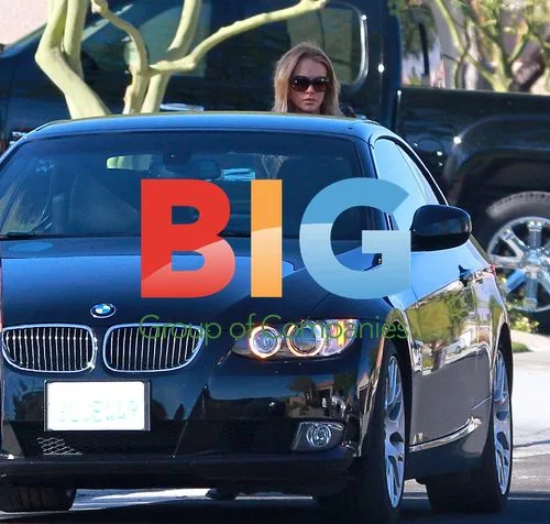 Lindsay Lohan Drives to Betty Ford Class