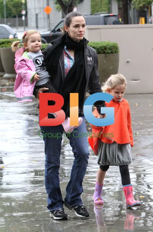 Jennifer Garner and daughters at Disney On Ice