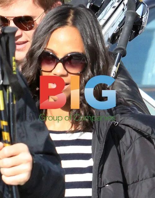 Zoe Saldana Skiing in Aspen