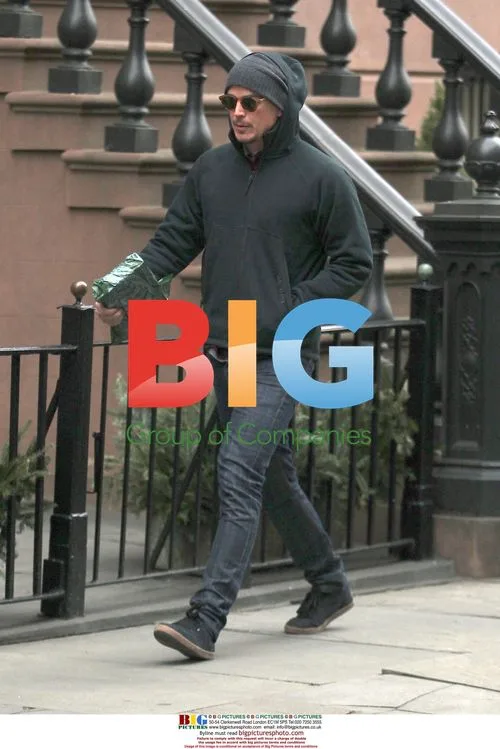 Josh Hartnett Runs Errands in NYC