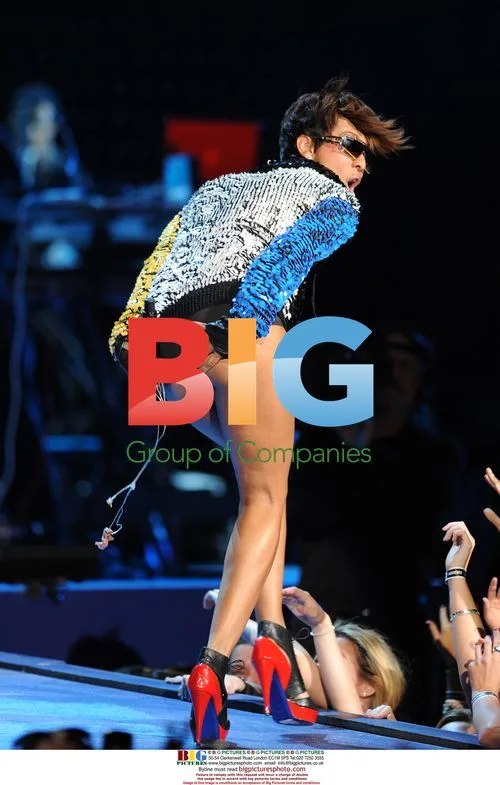 Keri Hilson Performs at Super Bowl Fan Jam