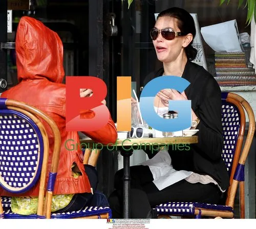 Teri Hatcher and Daughter Stroll with Dog