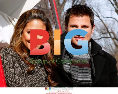 Vanessa Minnillo and Nick Lachey in Central Park