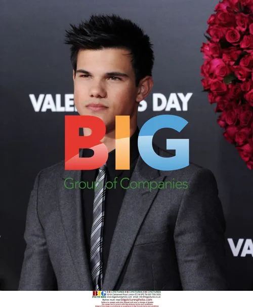Taylor Lautner at "Valentine's Day" Premiere