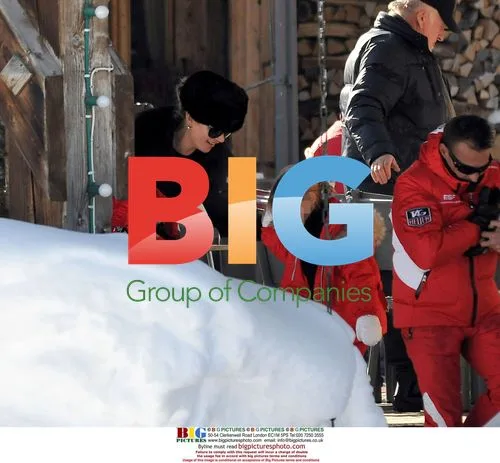 Kate Moss Skiing with Family