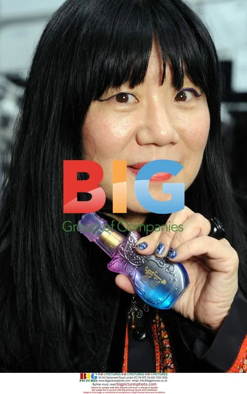 Anna Sui Backstage Fall 2010 Fashion Show