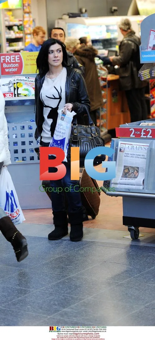 Kym Marsh Buying Magazines at Train Station
