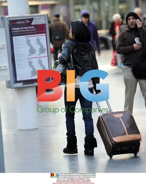 Kym Marsh Buys Magazines Before Train Ride