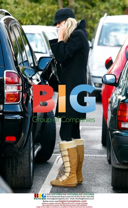 Tess Daly Shopping in London