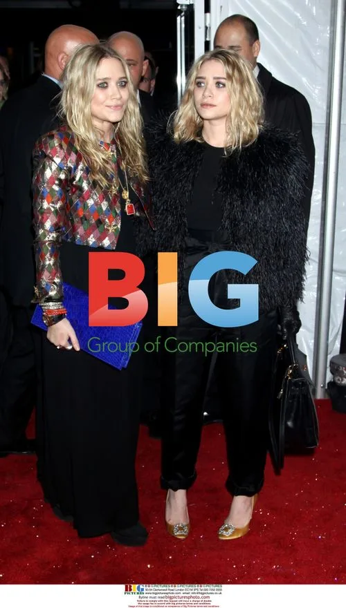 Ashley and Mary-Kate Olsen at 'Nine' Premiere