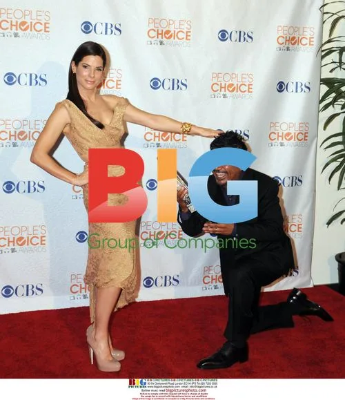Sandra Bullock and George Lopez at People's Choice Awards 2010