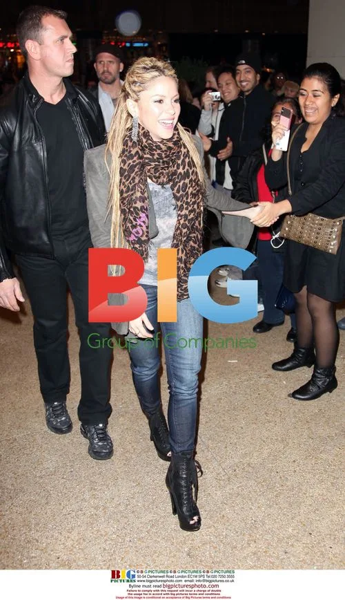 Shakira Arrives at MTV Studios
