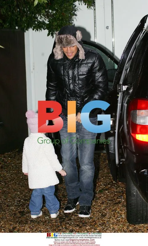 Peter Andre and Kids at Starbucks