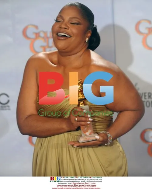 Monique holds Golden Globe for 'Precious'