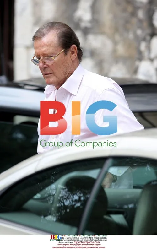 Roger Moore Unloads Car Boot