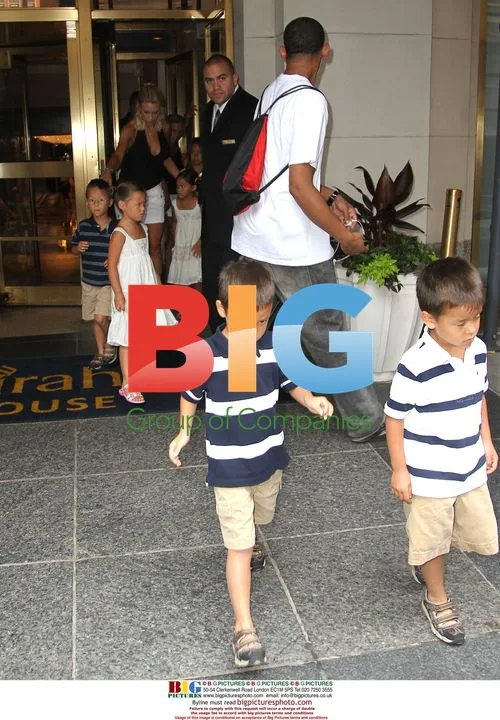 Kate Gosselin and Kids Leave Hotel