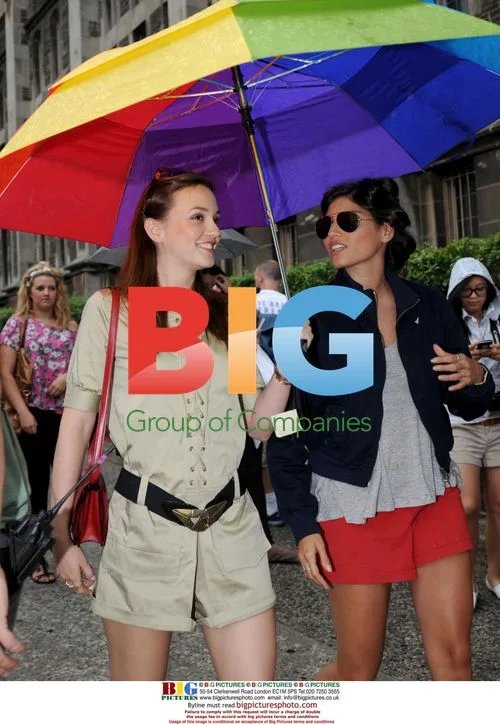 Leighton Meister and Amada Setton on 'Gossip Girl' set