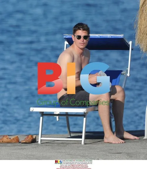 Josh Hartnett and Romina Ferrara on Ischia Beach