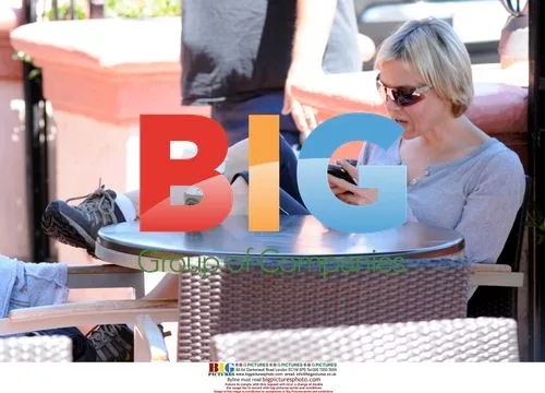 Renee Zellweger at Starbucks, LA