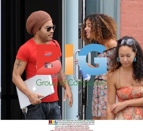Lenny Kravitz Leaves NYC Photo Shoot