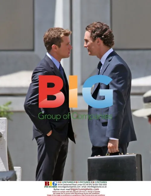 Matthew McConaughey and Ryan Phillippe on 'The Lincoln Lawyer' set