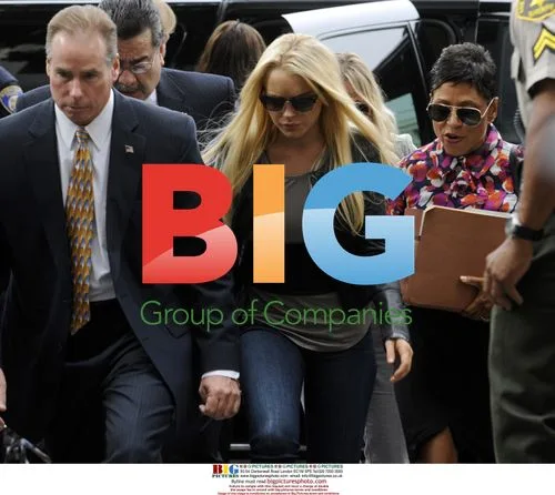 Lindsay Lohan Arrives at Courthouse