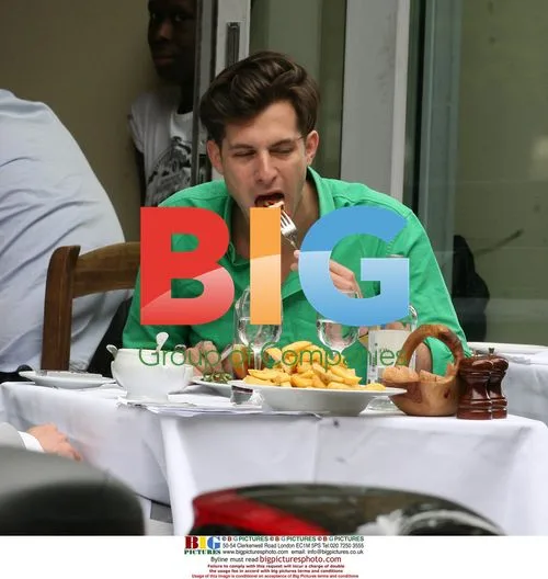 Mark Ronson has lunch in London
