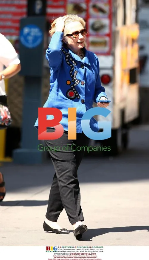 Hillary Clinton Arriving at Daughter's Apartment