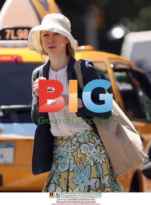 Chelsea Clinton walks in NYC
