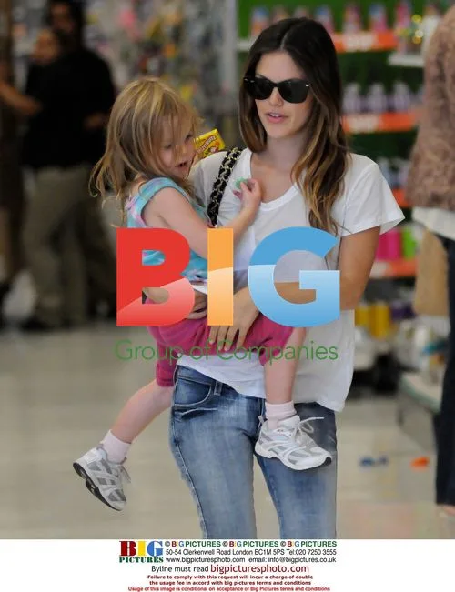 Rachel Bilson with Sisters at Lunch