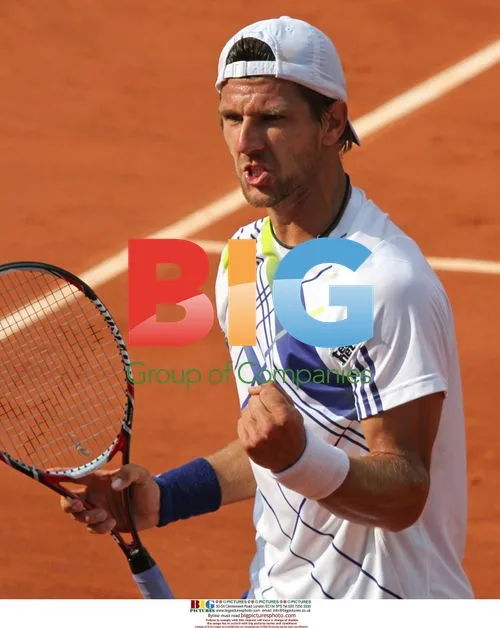 Melzer reacts during French Open match