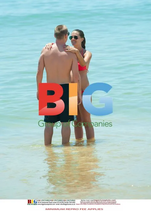 Pregnant Danielle Lloyd and Jamie O'Hara in Portugal