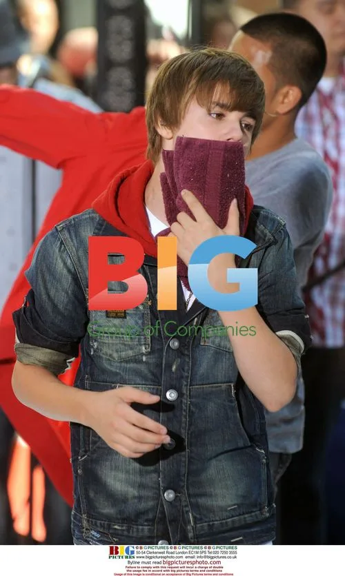 Justin Bieber Performs on Today Show