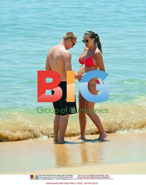 Pregnant Danielle Lloyd and Jamie O'Hara in Portugal