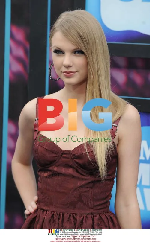 Taylor Swift at CMT Awards 2010