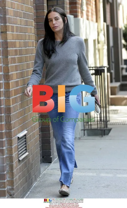 Kiefer Sutherland with girlfriend in NYC