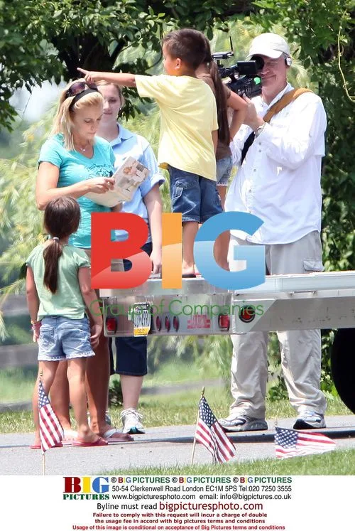 Kate Gosselin with 8 Kids Filming "Kate Plus Eight"