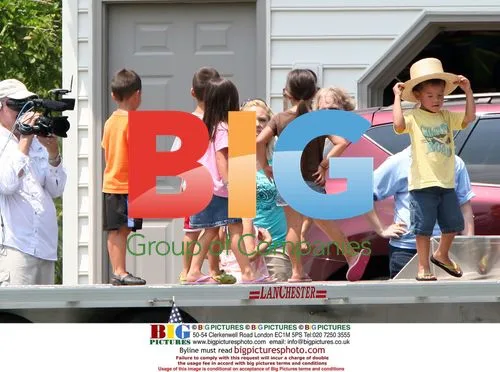 Kate Gosselin with 8 Kids Filming 'Kate Plus Eight'