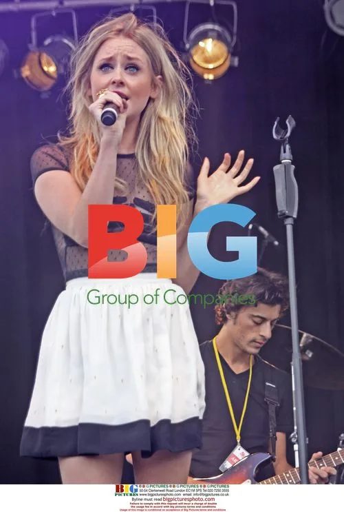 Diana Vickers Performing Onstage