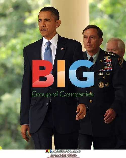 Obama announces Petraeus to replace McChrystal