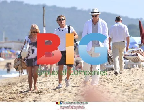 Liam Neeson, Joely Richardson, and Vanessa Redgrave on French Beach