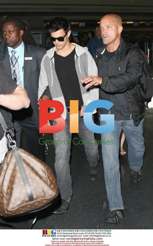 Taylor Lautner Arriving at JFK