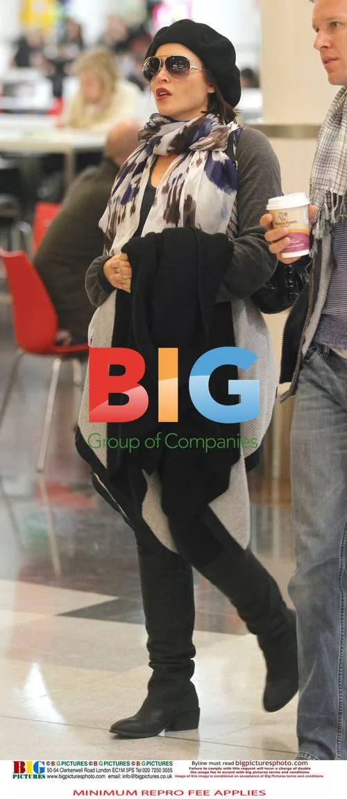 Dannii Minogue Shopping with Boyfriend