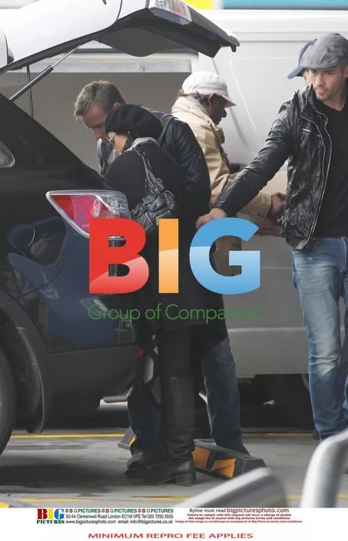 Dannii Minogue Shopping with Boyfriend Kris Smith