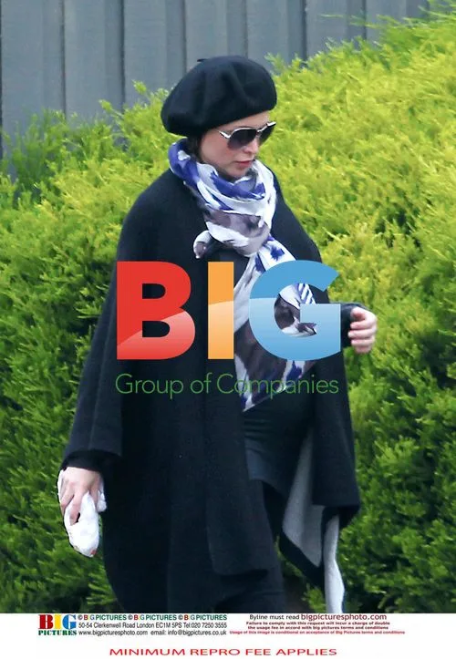 Dannii Minogue Shopping with Boyfriend