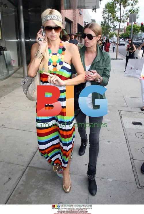 Paris & Nicky Hilton Shopping
