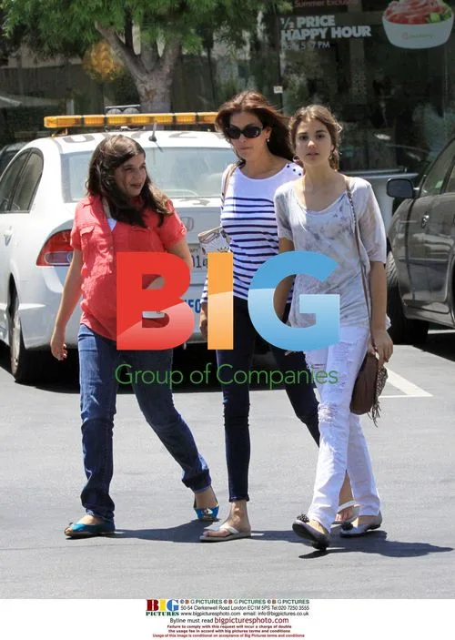 Teri Hatcher and Daughter Have Lunch and Dessert